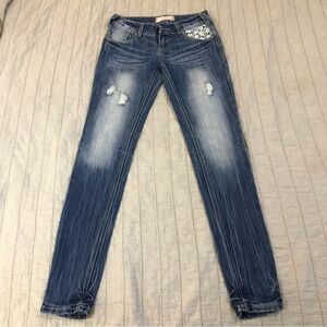 Almost Famous Womens skinny jeans size 3 with lace pockets